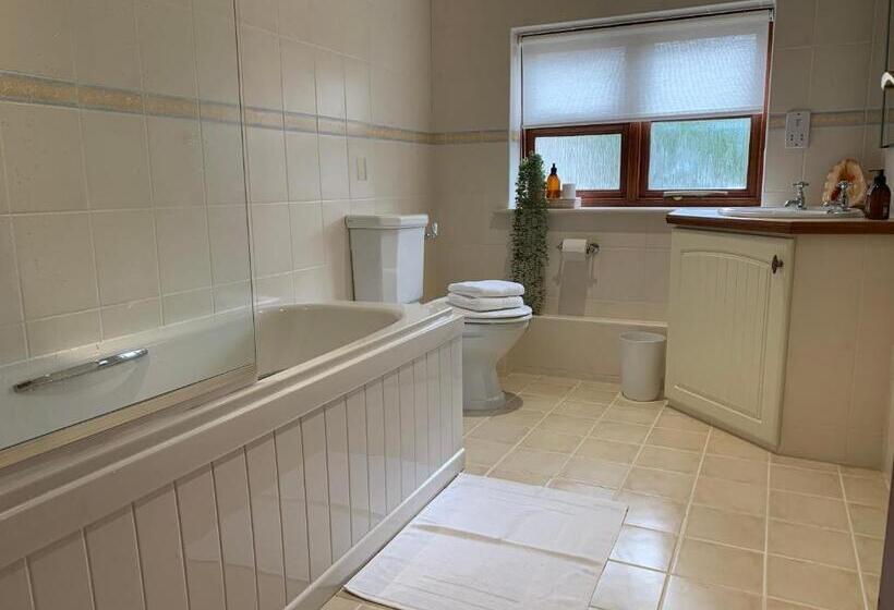 مبيت وإفطار The Byre