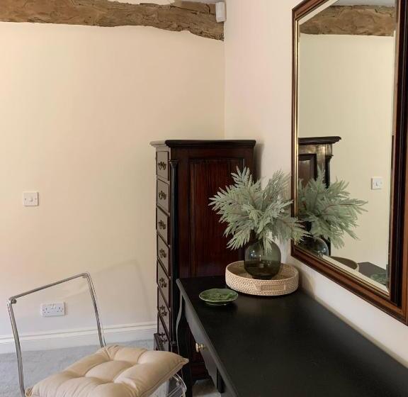 مبيت وإفطار The Byre