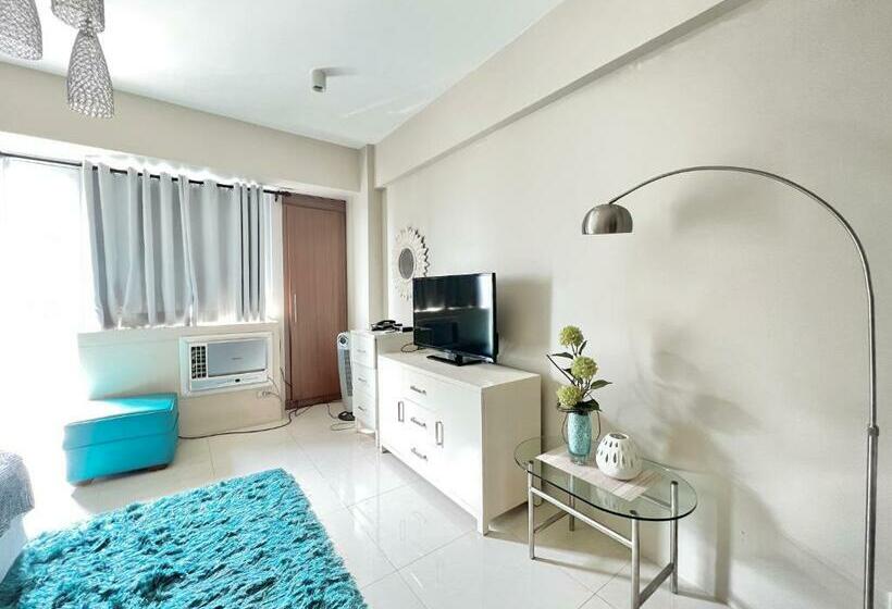 Big Condo Across Manila Airport W/ Wifi