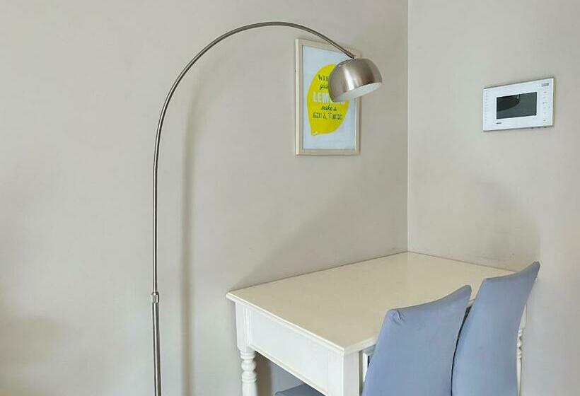 Big Condo Across Manila Airport W/ Wifi