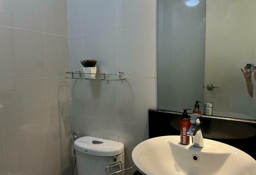 Big Condo Across Manila Airport W/ Wifi