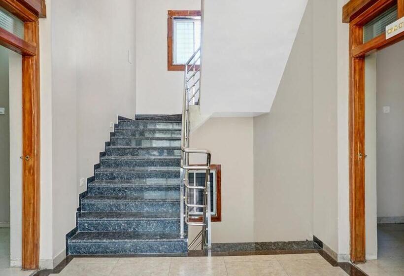 Collection O Hotel Pachratna