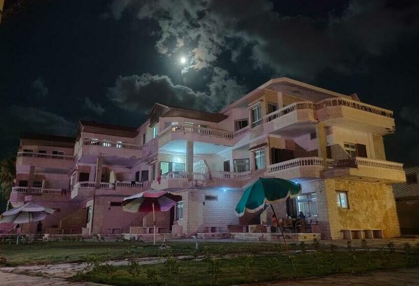 בית מלון כפרי قريه جرين لاند العريش