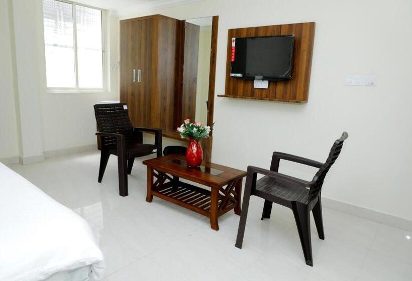 בית מלון כפרי Cnr Residency, Madanapalle