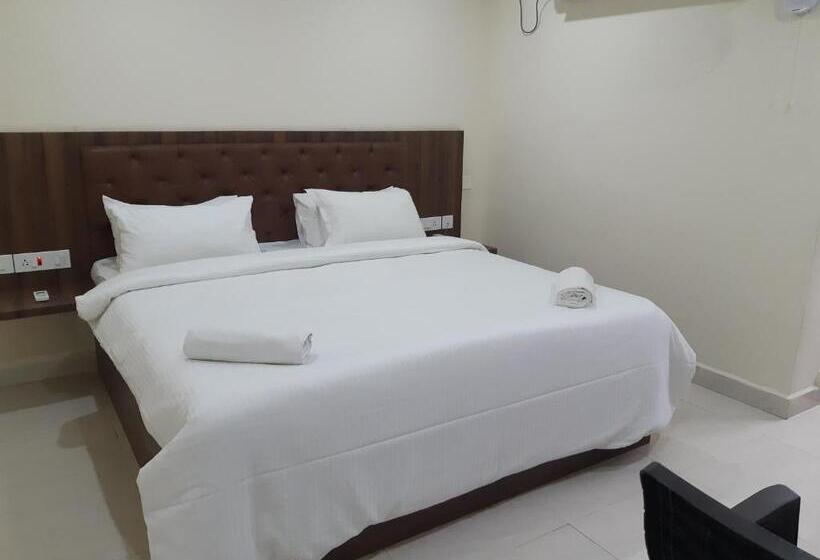 בית מלון כפרי Cnr Residency, Madanapalle