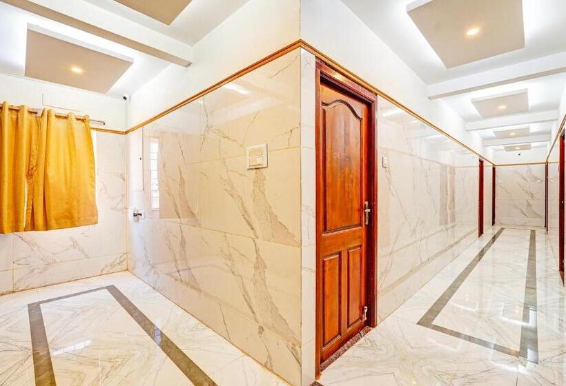 هتل Collection O Eswar Residency