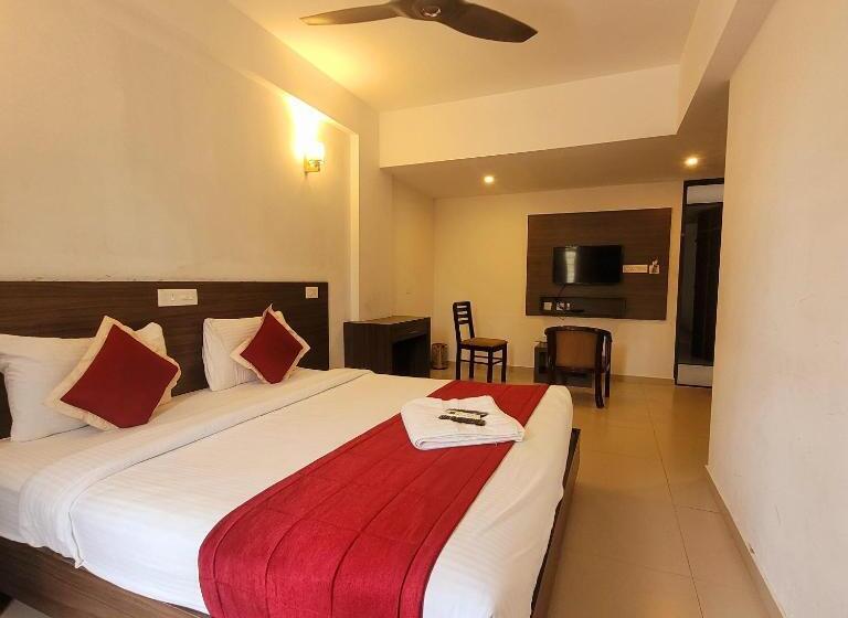 ホテル Four Squares Inn, Technopark Phase 3