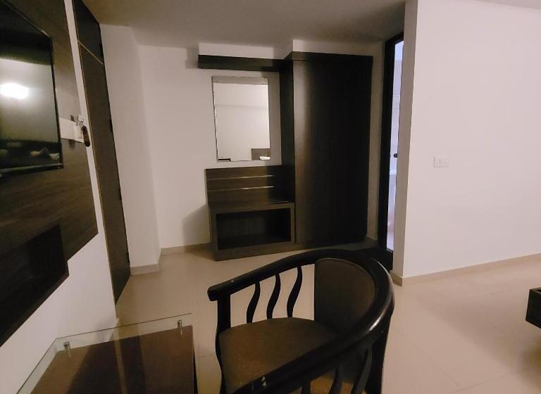 ホテル Four Squares Inn, Technopark Phase 3