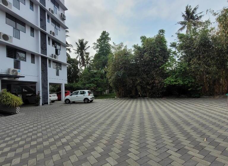 ホテル Four Squares Inn, Technopark Phase 3