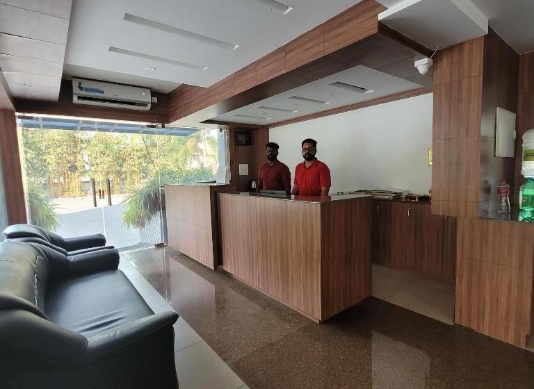 ホテル Four Squares Inn, Technopark Phase 3