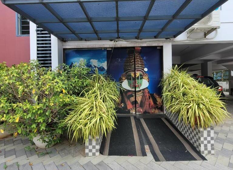 ホテル Four Squares Inn, Technopark Phase 3