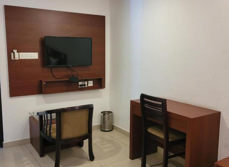 ホテル Four Squares Inn, Technopark Phase 3