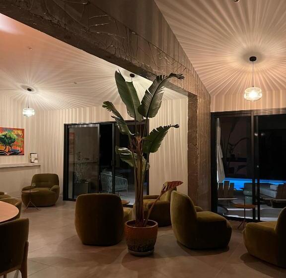 Отель Le Petit Hôtel De Pianottoli Caldarello