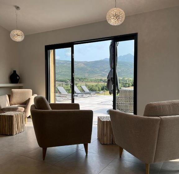 Отель Le Petit Hôtel De Pianottoli Caldarello