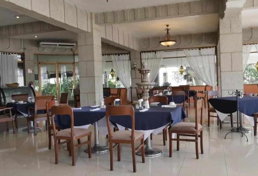 Отель Hacienda Las Higueras