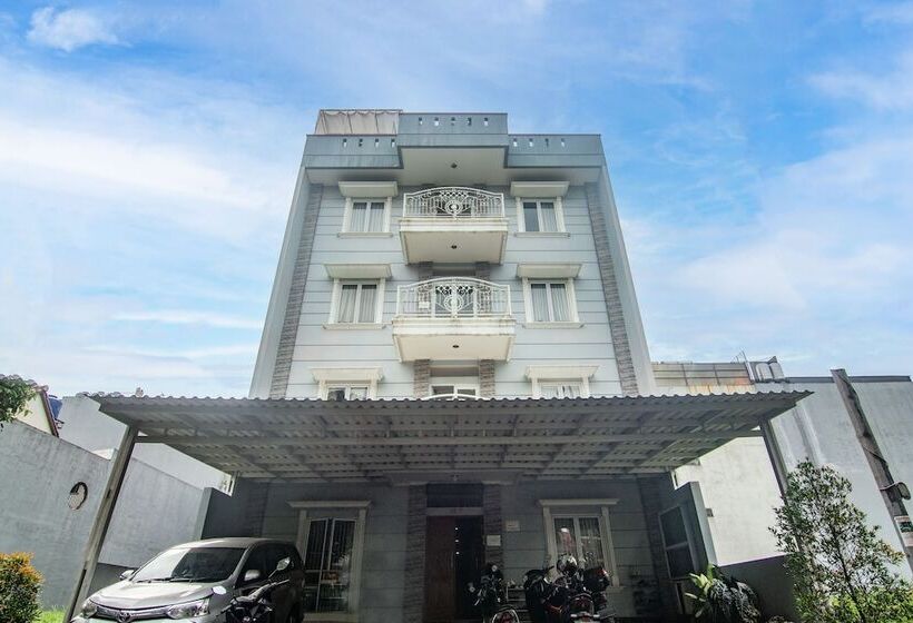 Отель Oyo 92602 Doesnami Syariah 2