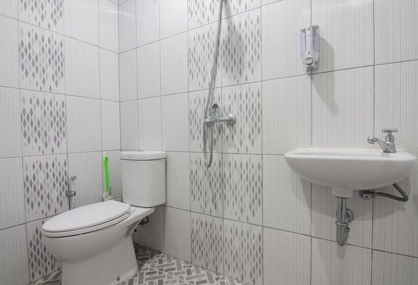 Отель Oyo 92602 Doesnami Syariah 2