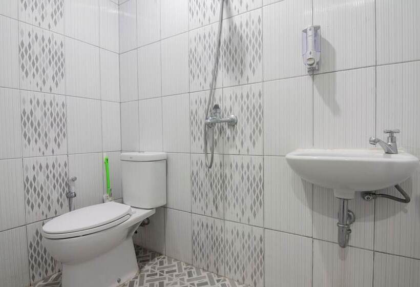 Отель Oyo 92602 Doesnami Syariah 2