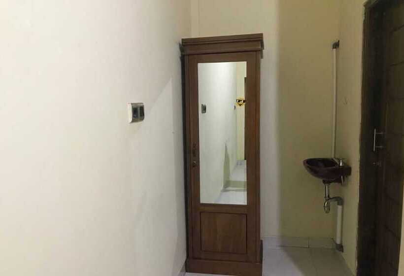 酒店 Oyo 92608 Penginapan Mc Lodge