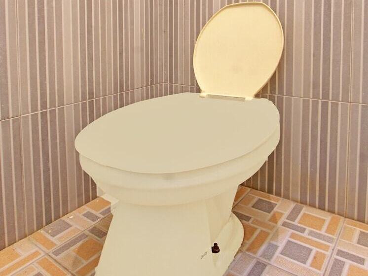 בית מלון כפרי Oyo 92624 Stone Homestay