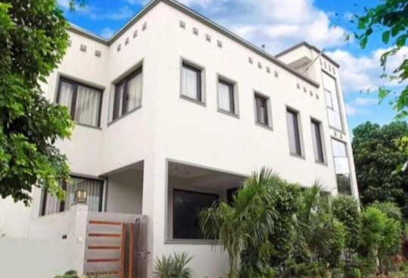 ホテル Oyo Flagship 81366 Taj Wonder Inn