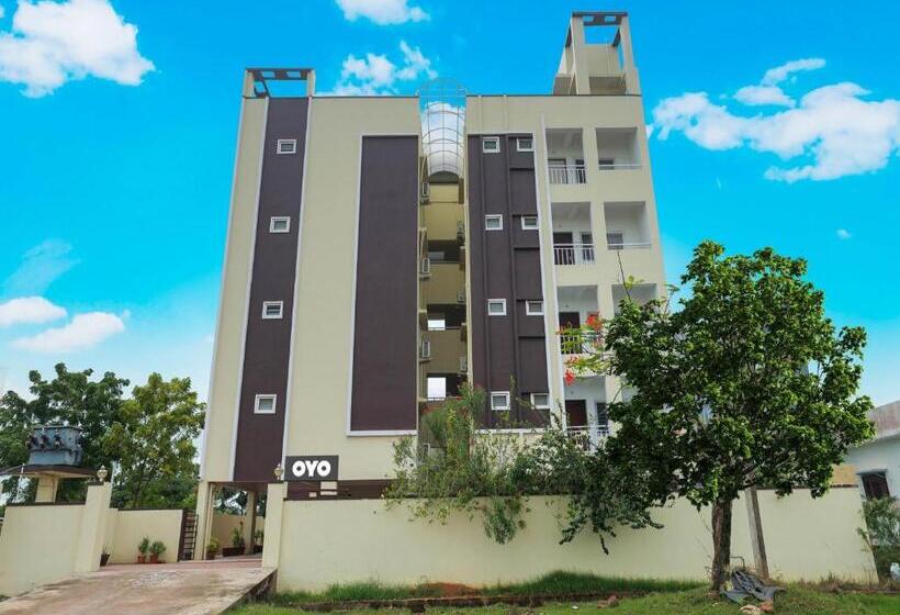 Super Hotel O Ramaraopet Near Kakinada Beach