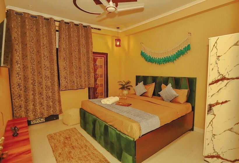 ホテル Roomshala 035 Premium Inn Noida Sec 15