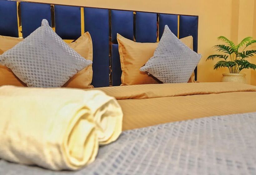 ホテル Roomshala 035 Premium Inn Noida Sec 15