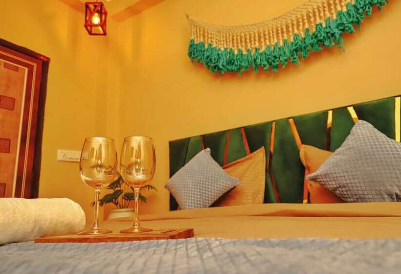 ホテル Roomshala 035 Premium Inn Noida Sec 15