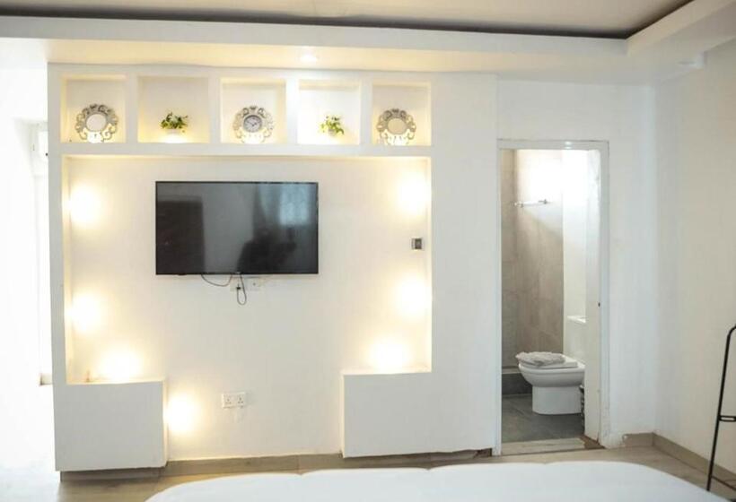 هتل Seven Brothers Apartments