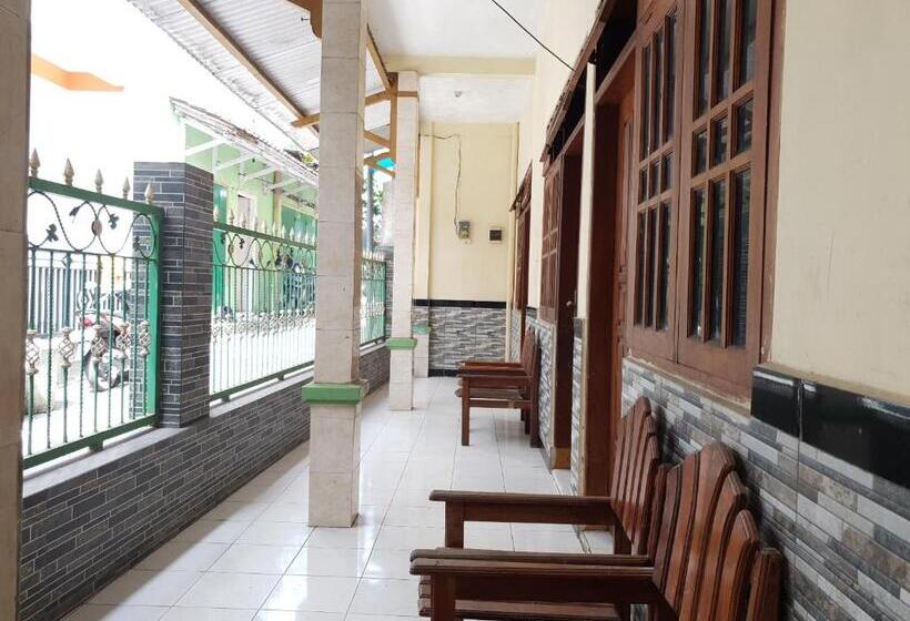 فندق Spot On 92620 Syfa Kost