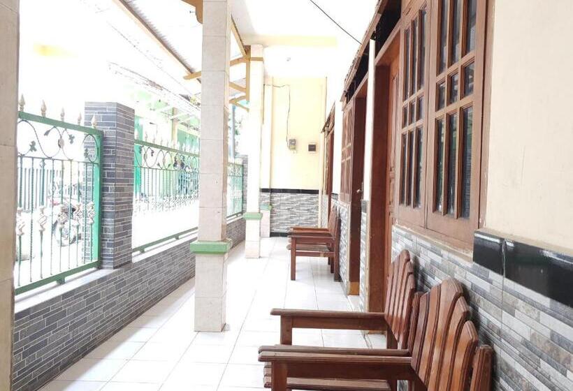 فندق Spot On 92620 Syfa Kost