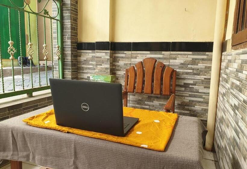 فندق Spot On 92620 Syfa Kost