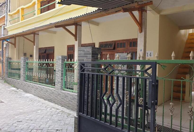 فندق Spot On 92620 Syfa Kost