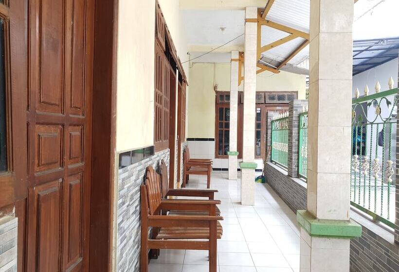 فندق Spot On 92620 Syfa Kost