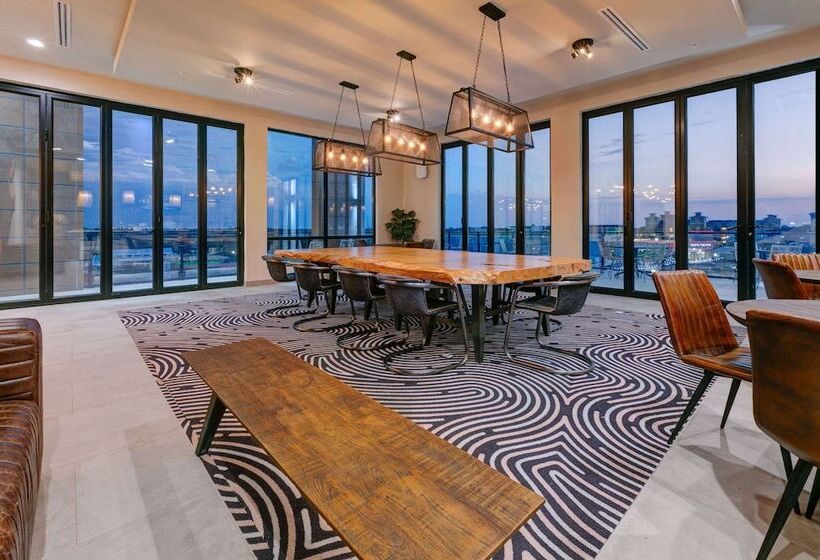 Отель The Elm, A Ramada By Wyndham