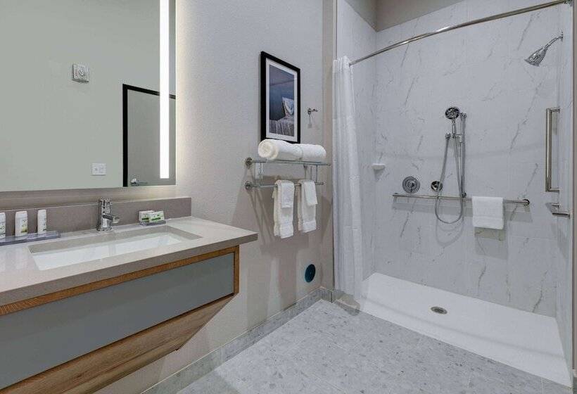 Отель The Elm, A Ramada By Wyndham