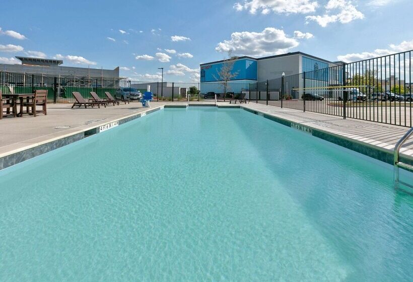 Отель The Elm, A Ramada By Wyndham