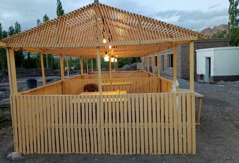 ホテル The Royal Maryul Banquet Hall , Restaurant & Resort Leh