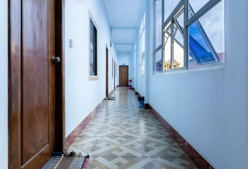 فندق Uptown Guest House