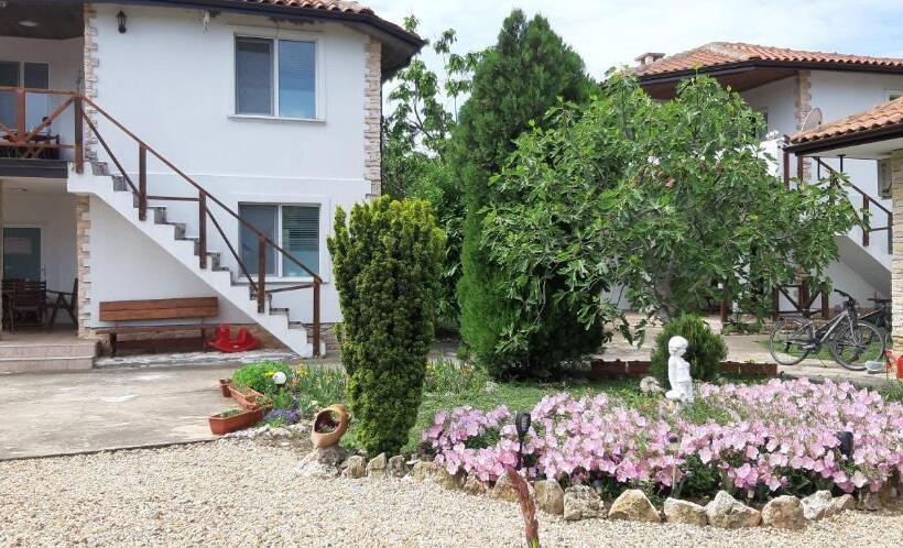 펜션 къща за гости света марина