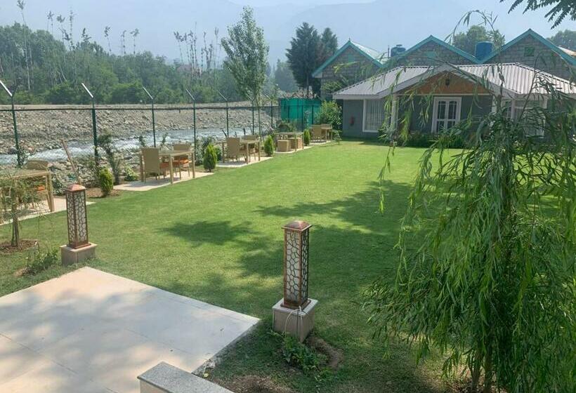 بنسيون Upani Cottages