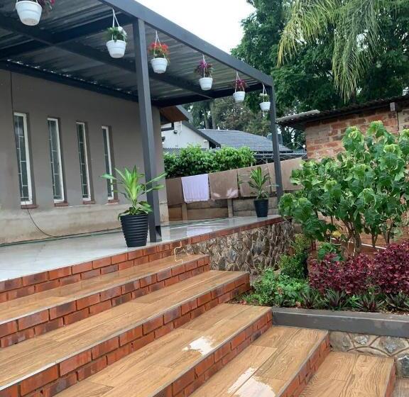 פנסיון Victoria Guest House Nyumbani