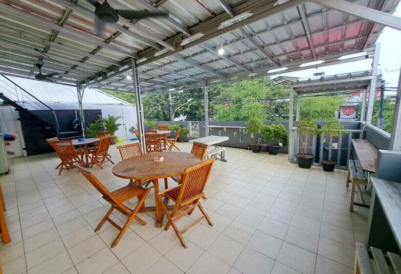 호스텔 Dinar Family