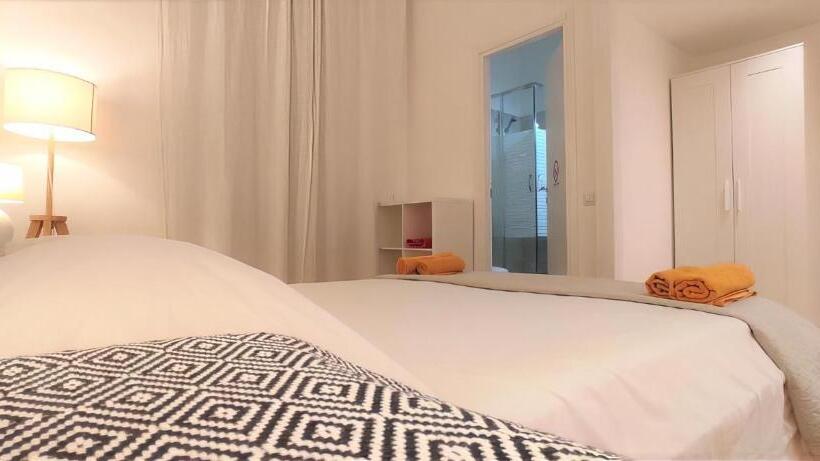 تختخواب و صبحانه Living Cagliari Marina