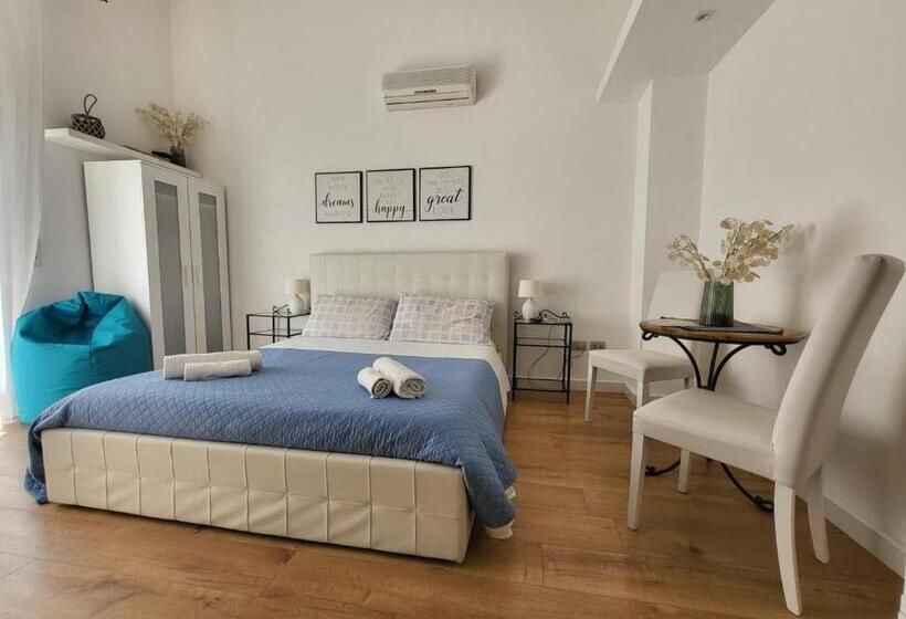 تختخواب و صبحانه Living Cagliari Marina