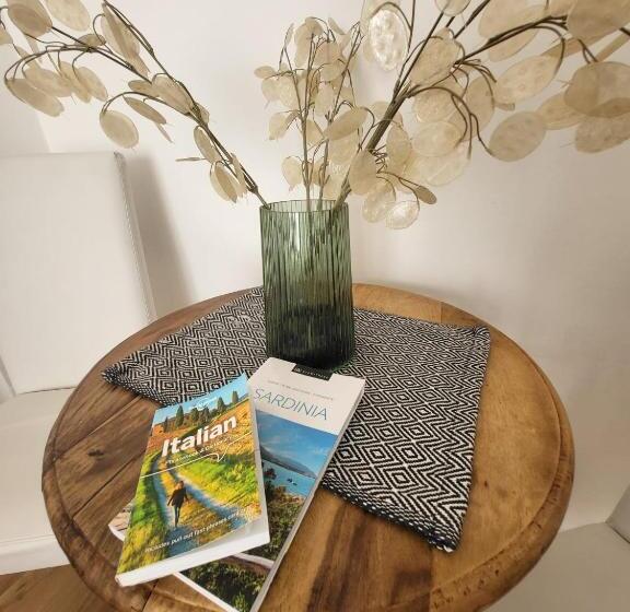 تختخواب و صبحانه Living Cagliari Marina