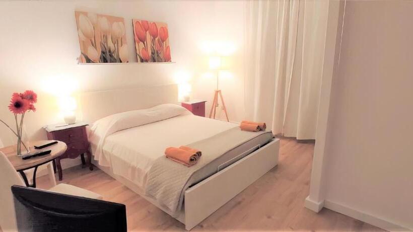 تختخواب و صبحانه Living Cagliari Marina