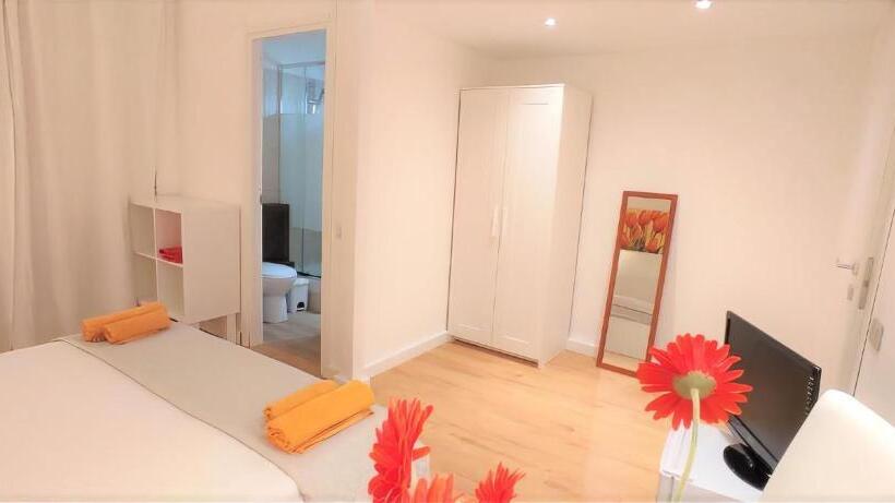 تختخواب و صبحانه Living Cagliari Marina