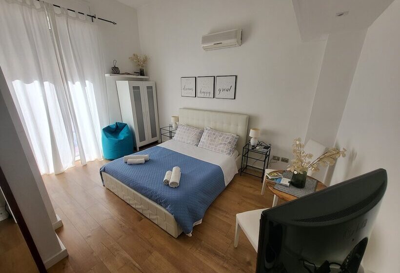 تختخواب و صبحانه Living Cagliari Marina